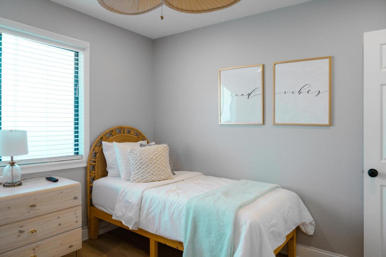 Luxury Villa 3 Blocks From The Beach With A Pool, Fire Pit And Outdoor Oasis Cape Canaveral Exterior foto