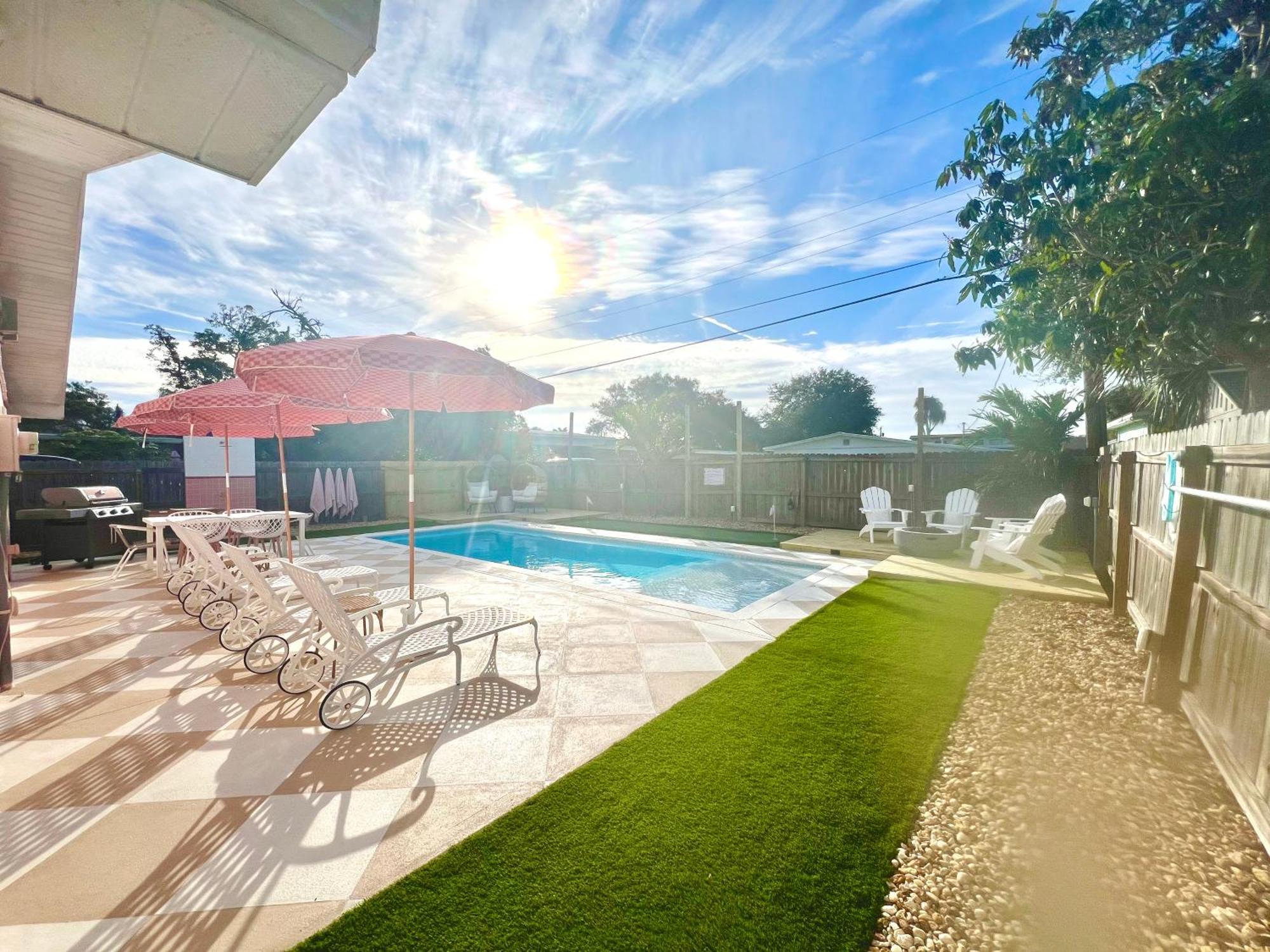 Luxury Villa 3 Blocks From The Beach With A Pool, Fire Pit And Outdoor Oasis Cape Canaveral Exterior foto