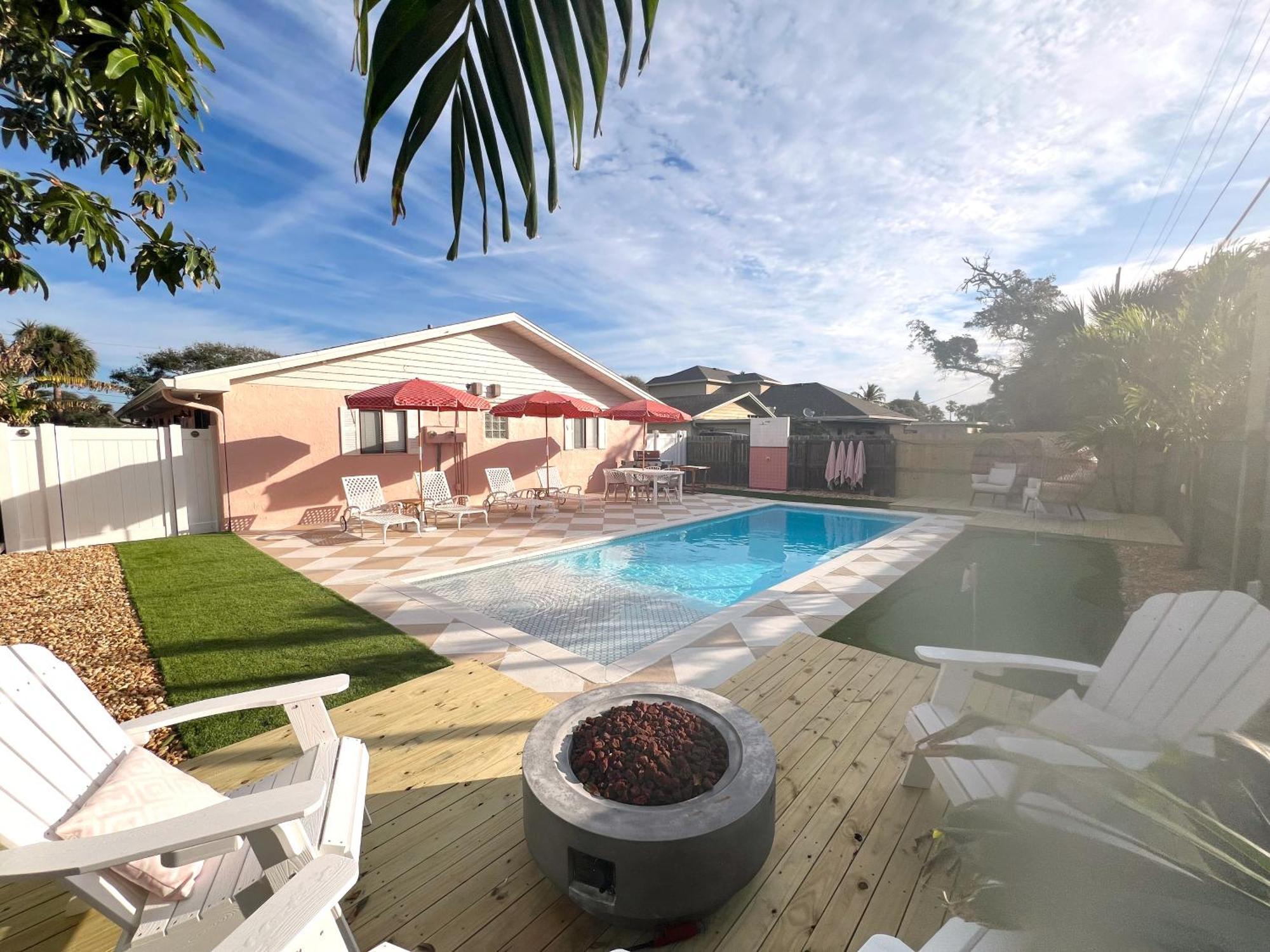 Luxury Villa 3 Blocks From The Beach With A Pool, Fire Pit And Outdoor Oasis Cape Canaveral Exterior foto
